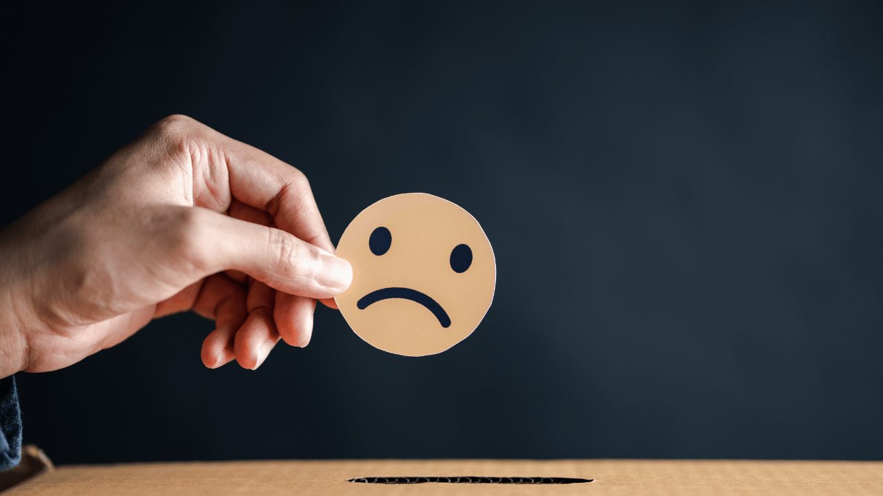 顔が書かれた紙