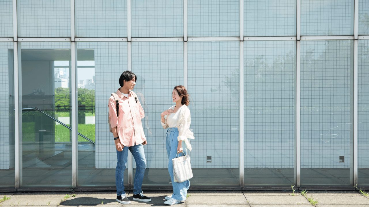 会話してる男女