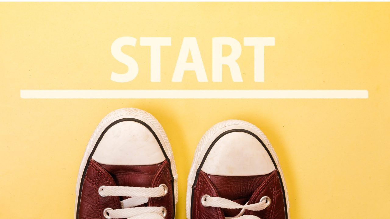 靴とstartの文字