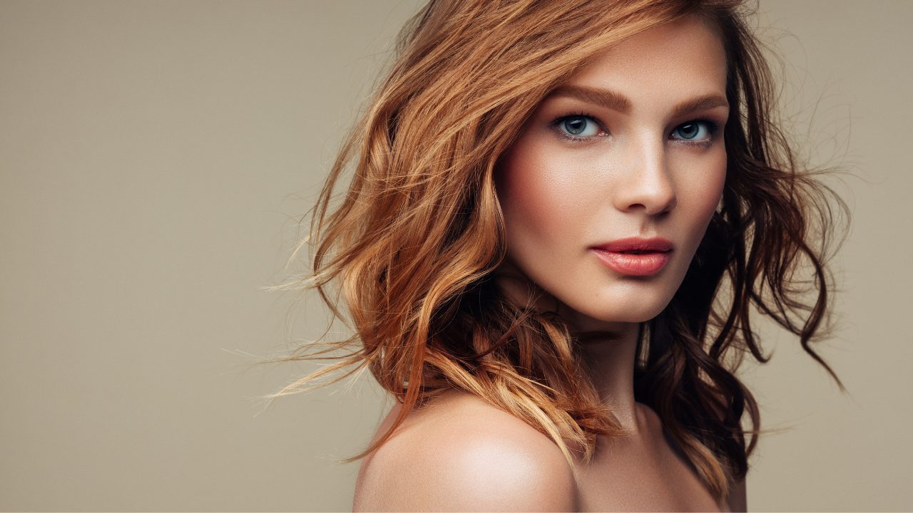 ブロンドヘアーの女性